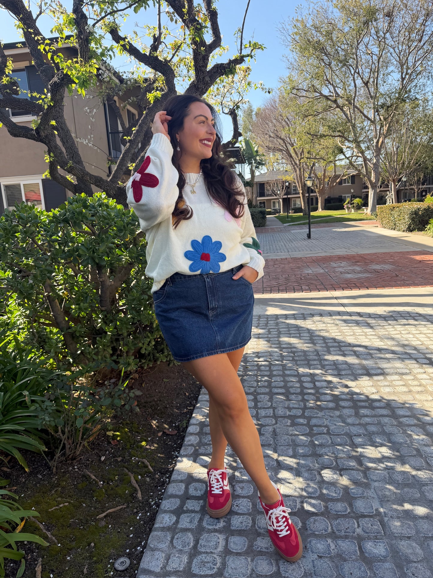 MULTI-COLOR CROCHET FLORAL DETAIL KNIT PULLOVER
