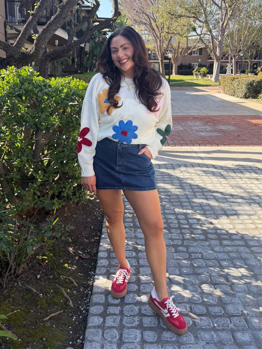 MULTI-COLOR CROCHET FLORAL DETAIL KNIT PULLOVER